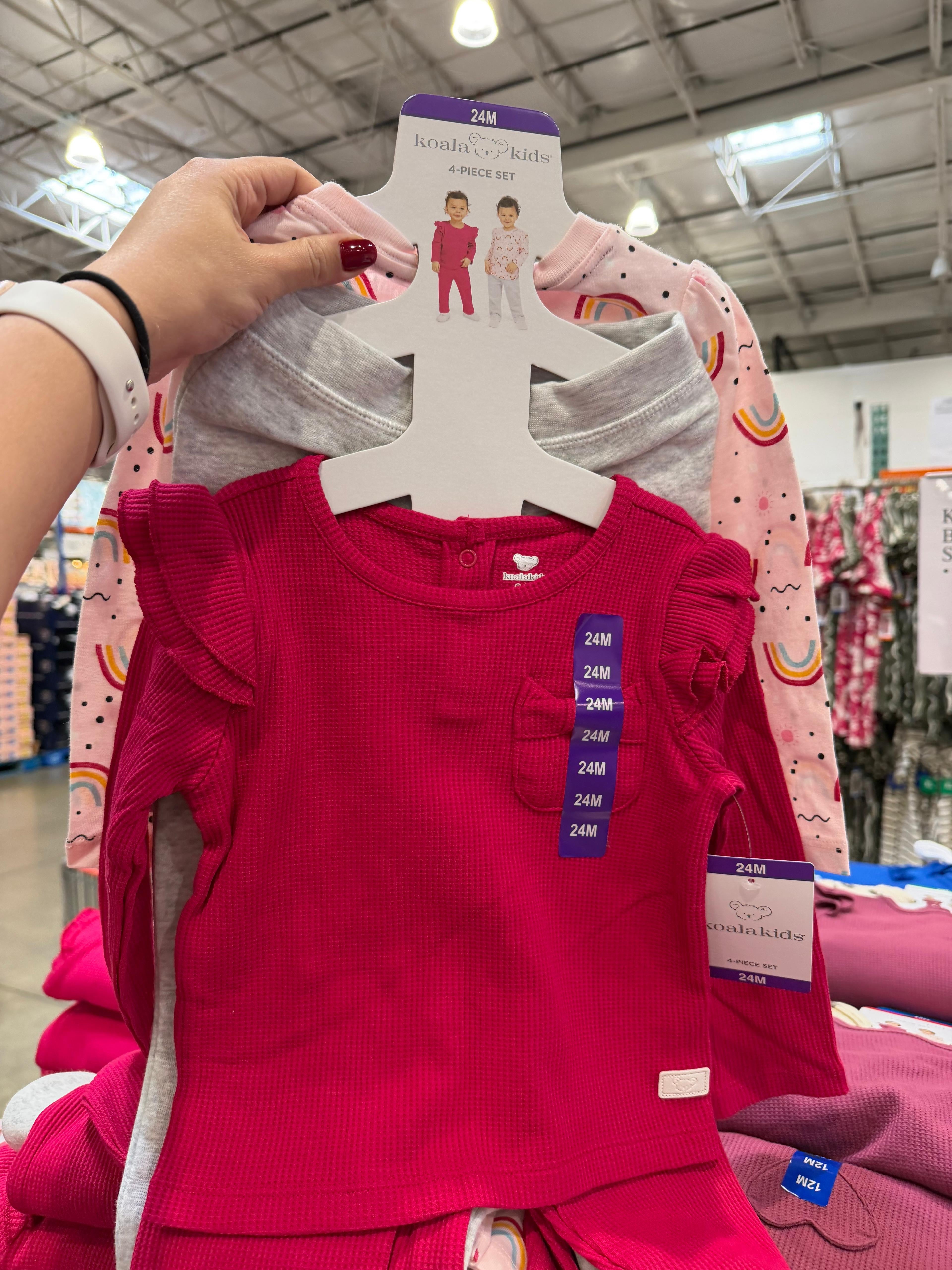 WOMENS CLOTHES BY BULK 500 pieces. Please ask Inventory before buying